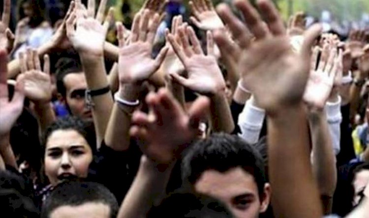 “ÖZGÜRLÜK OLMADIĞI İÇİN GENÇLER YURT DIŞINA GİTMEK İSTİYOR”