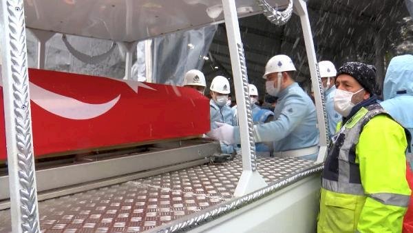 CHP'den ezber bozan tören