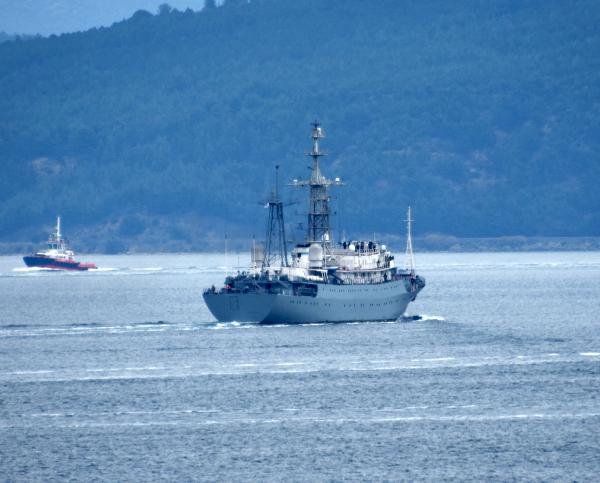 Rus savaş gemisi Çanakkale Boğazı'ndan geçti