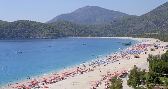 İngilizler tatil için kısıtlamaların kalkmasını bekliyor