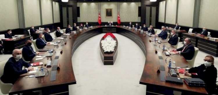 AKP kulislerinde parti yönetimi ve kabine değişikliği ile ilgili hangi senaryolar konuşuluyor?