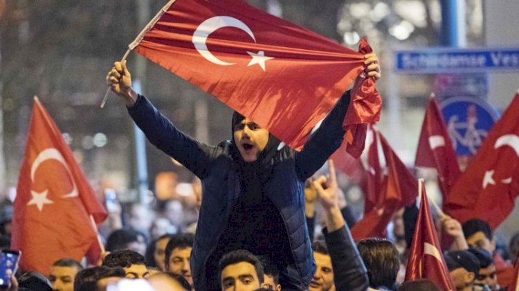 Hollanda'dan AB dışındaki ülkelerin politikacılarına seçim propagandası yasağı