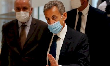 Sarkozy’e yolsuzluktan hapis cezası