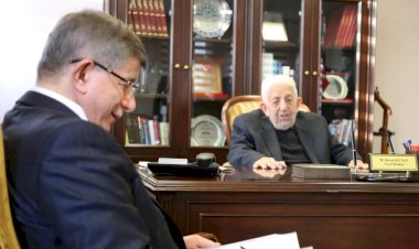 Davutoğlu'ndan Recai Kutan'a ziyaret