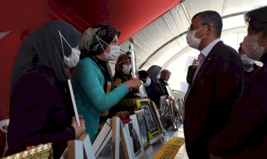 CHP heyeti Diyarbakır Anneleri’ni ziyaret etti