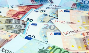 Euro yeniden 9 lirayı aştı, dolar da yükselişte