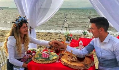 İlginç iş kolu; Benimle evlenirmisin?