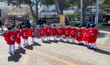 İzmirli miniklerden şehitlerimize vefa
