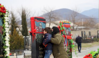 Azerbaycan halkı Nevruz'da şehitliklere koştu