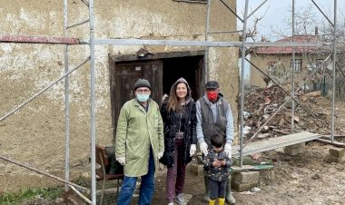 Burcu Kara doğduğu evi tadilata soktu