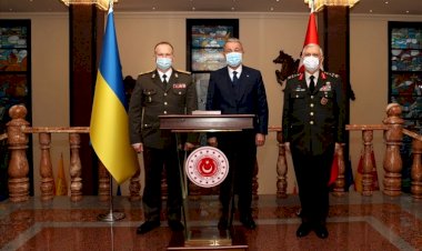 Milli Savunma Bakanı Hulusi Akar, Ukrayna Kara Kuvvetleri Komutanı Sırskıy'ı kabul etti