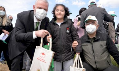 Orman Haftası’nda Menemen’de yüzlerce fidan dikildi