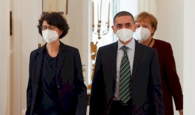 Uğur Şahin: Eldeki aşılar hemen vurulmalı