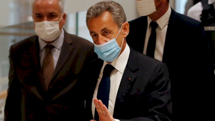 Sarkozy’e yolsuzluktan hapis cezası