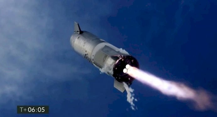 SpaceX'in Starship aracı inişten sonra patladı