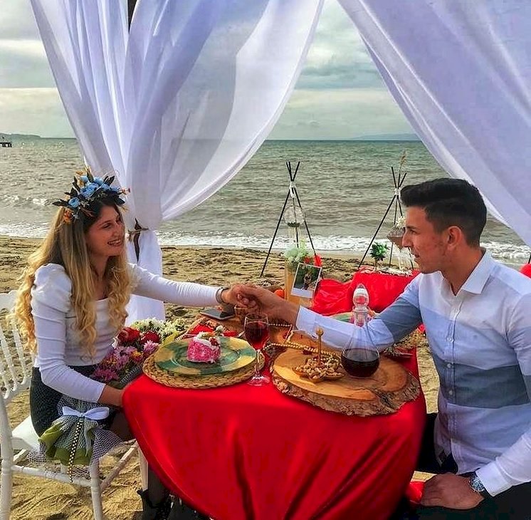 İlginç iş kolu; Benimle evlenirmisin?