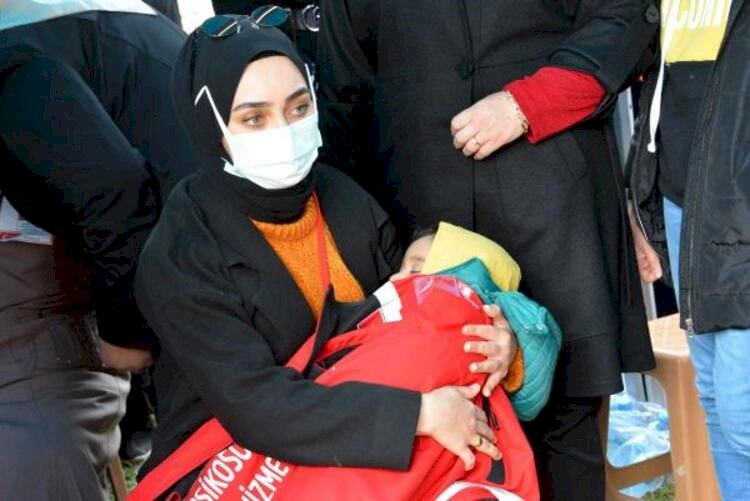 Kahramanları uğurluyoruz... Gözyaşlarıyla veda