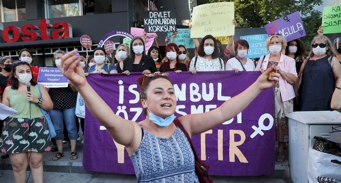 8 Mart: Pandeminin yükü kadınların omuzlarında