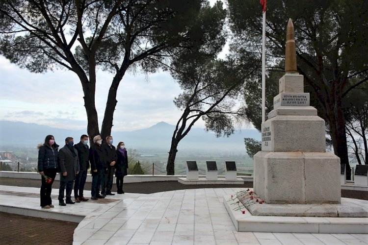 Başkan Eriş, 18 Mart’ta şehitler anıtlarını ziyaret etti 