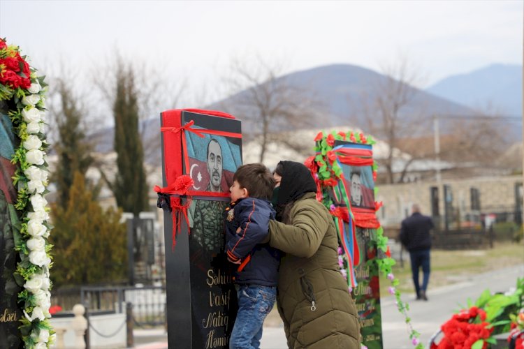 Azerbaycan halkı Nevruz'da şehitliklere koştu