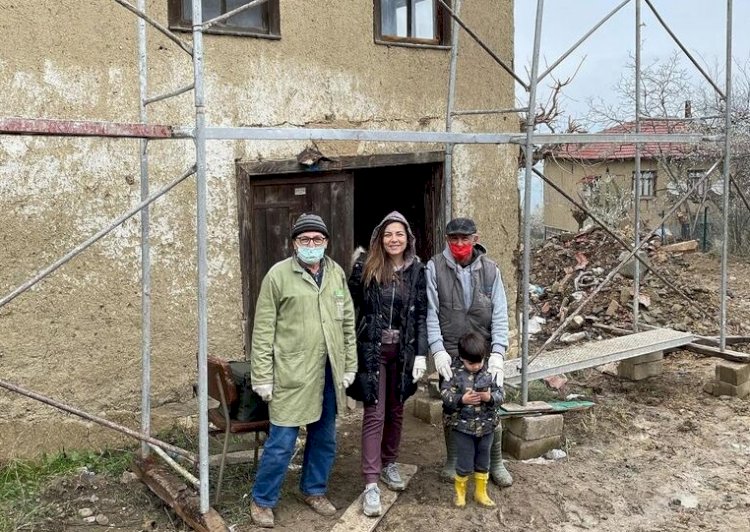Burcu Kara doğduğu evi tadilata soktu