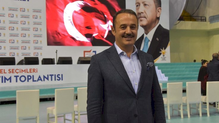 AKP İzmir'de kaynıyor