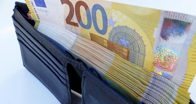 Almanlardan salgında rekor mevduat birikimi