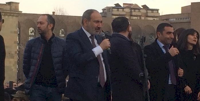 Paşinyan'dan erken seçim için istifa kararı