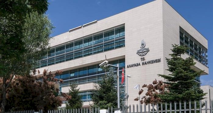 AYM HDP’nin kapatılması iddianamesini iade etti