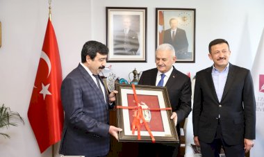 Binali Yıldırım ve İzmir Milletvekilleri İKÇÜ'yü Ziyaret Etti