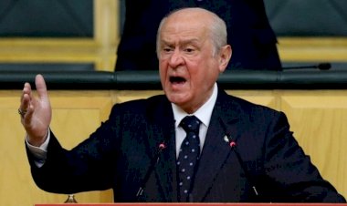 Bahçeli’den 103 amirale çok sert sözler