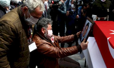 Türk Yıldızları şehidine son görev... Babasını asker selamıyla uğurladı