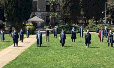 Boğaziçi Üniversitesi akademisyenleri rektörlük binasına sırtını döndü