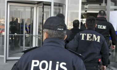 6 emekli amiral ile 1 emekli generalin evinde arama