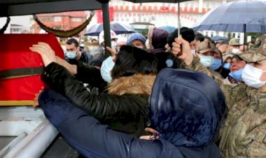 Şehit Kızılay'ın cenazesi, Dursunlu Mezarlığı'na götürülerek gözyaşları arasında toprağa verildi.