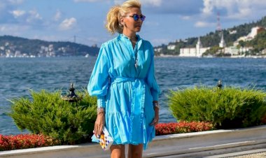 Arzu Sabancı, boğaz kenarındaki villasından "evde sıkıldık demeyin" paylaşımı yaptı.