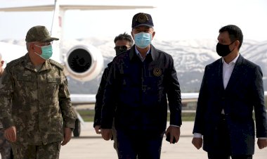 Akar ve kuvvet komutanları Irak sınırında