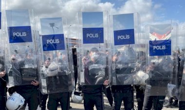 Kobani duruşmasında polis kalkanı