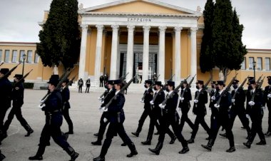 Yunanistan Türkiye nedeniyle askerlik süresini uzatıyor