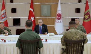 Erdoğan, 4. Kolordu Komutanlığı'nı ziyaret ederek askerlerle birlikte iftar yaptı...