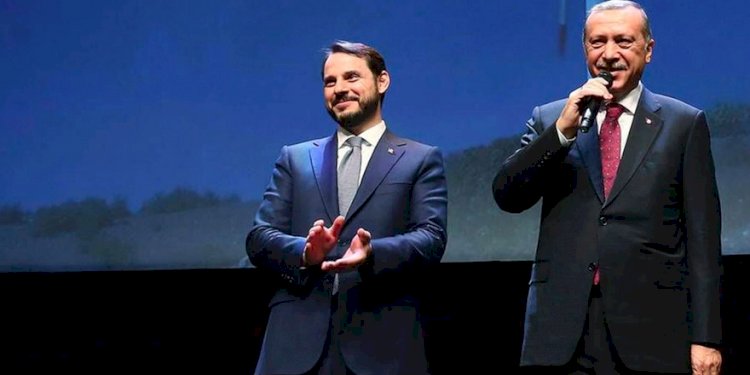 Berat Albayrak'ın evine yakın bir yerde ofis tuttuğu ve  bir kitap yazmaya hazırlandığı iddia edildi.  