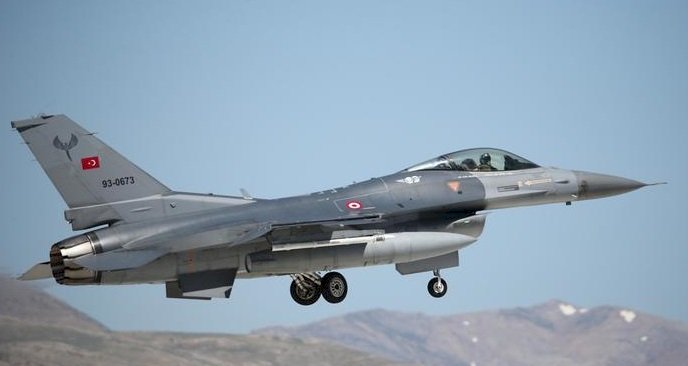 Atina: Türk F-16'ları Yunan adaları üzerinde uçuş yaptı