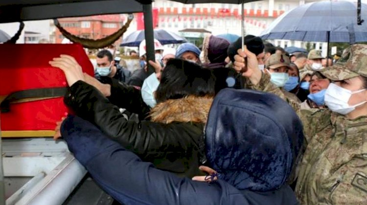 Şehit Kızılay'ın cenazesi, Dursunlu Mezarlığı'na götürülerek gözyaşları arasında toprağa verildi.