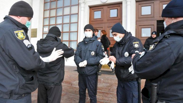 Ukrayna'da protesto gösterileri ile Rus müdahalesine zemin hazırlamakla suçlanan 60 kişi yakalandı