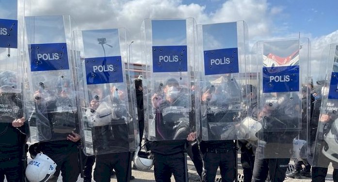 Kobani duruşmasında polis kalkanı