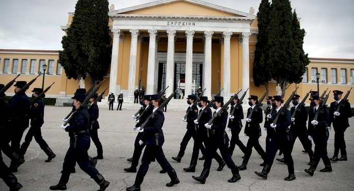 Yunanistan Türkiye nedeniyle askerlik süresini uzatıyor