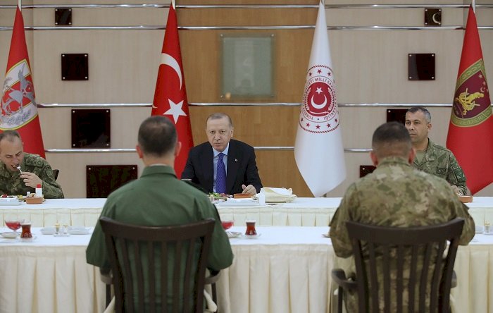 Erdoğan, 4. Kolordu Komutanlığı'nı ziyaret ederek askerlerle birlikte iftar yaptı...