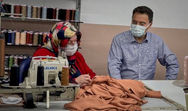 Babacan’dan maske üreten tekstil atölyesine ziyaret