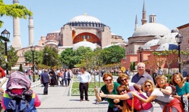 İSTANBUL’A GELEN TURİST SAYISI YÜZDE 47,7 AZALDI