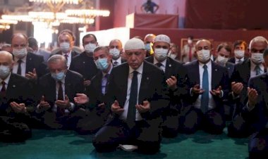 "Türkiye'de büyük bir fiyasko, tam bir çöküş yaşanıyor"